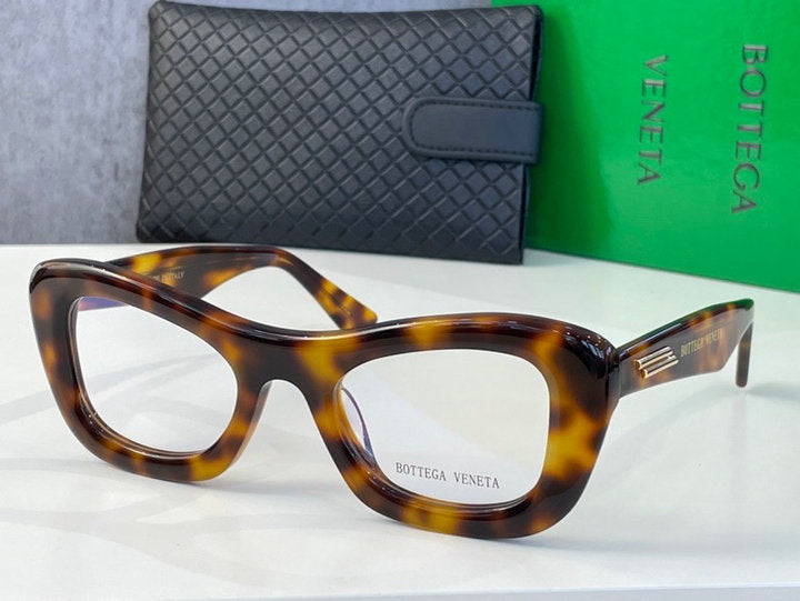 B. Veneta “Slow’Ya Roll” eyeglasses